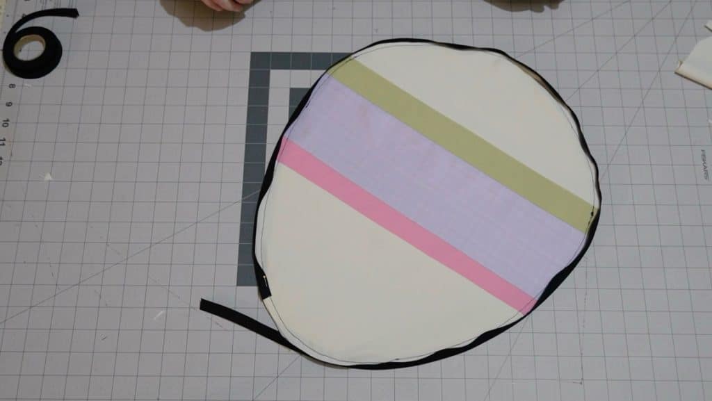 add double fold bias tape around the edge