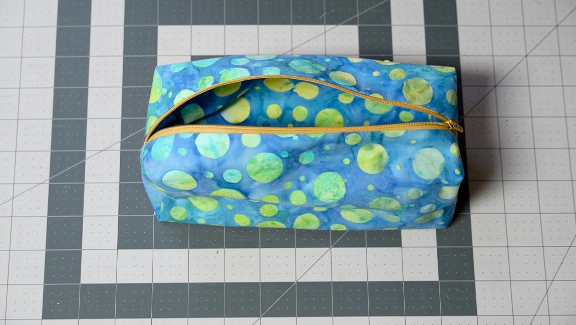 Tutorial: How to Sew a Pencil Pouch With Only One Piece of Fabric ...