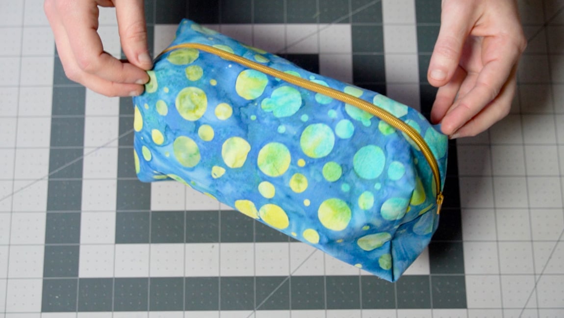 Tutorial: How to Sew a Pencil Pouch With Only One Piece of Fabric ...