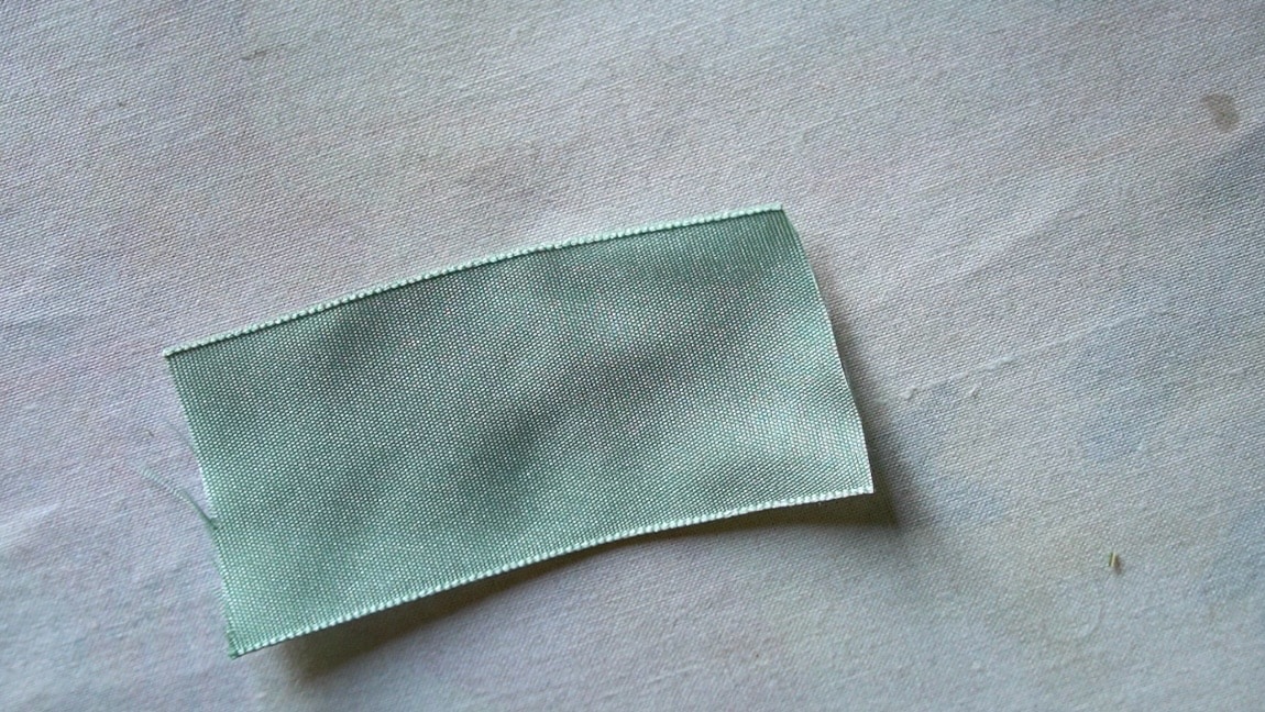 Leaf Ribbon Tutorial Tutorial: Ribbon Leaves for flowers - Fabricated Closet