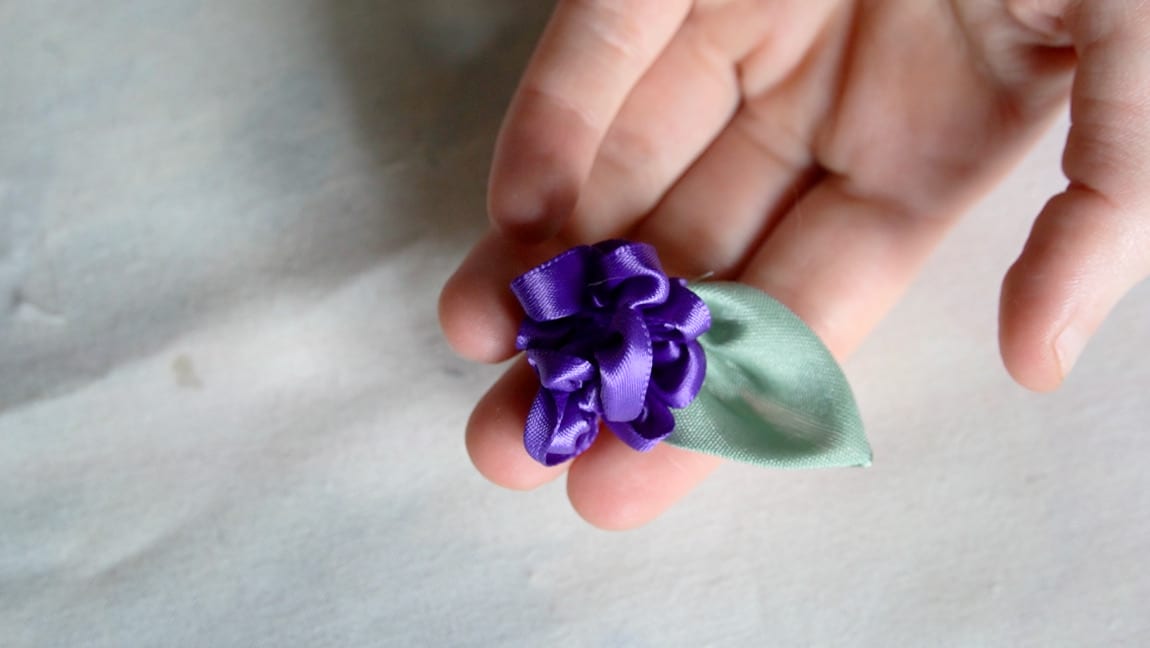 Leaf Ribbon Tutorial Tutorial: Ribbon Leaves for flowers - Fabricated Closet