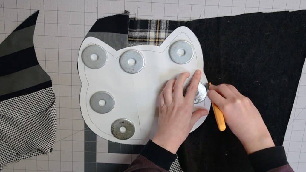 cut out can face