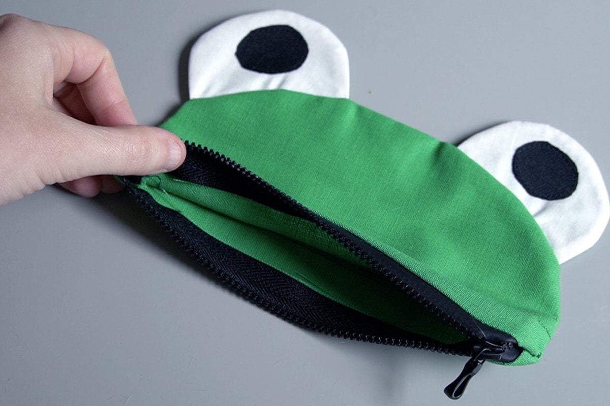 frog zipper pouch