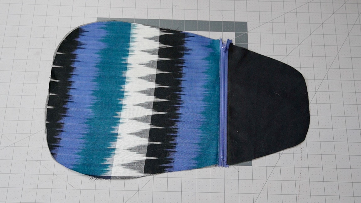 front of bag with zipper