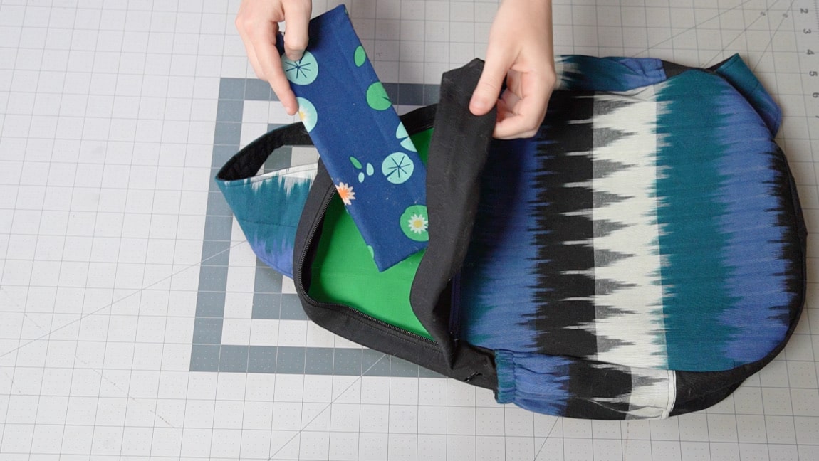 place the base into the bottom of the bag for support
