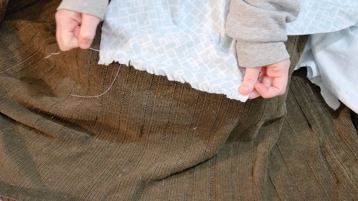 pull yarns from end of scarf