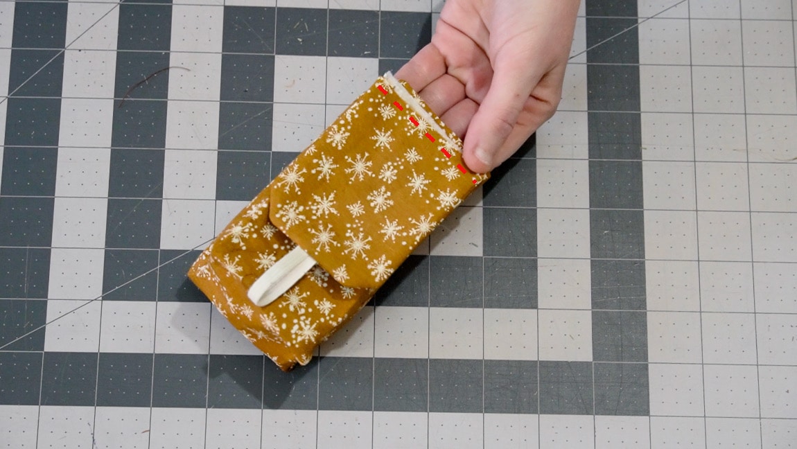 sew the top to the back of the pouch