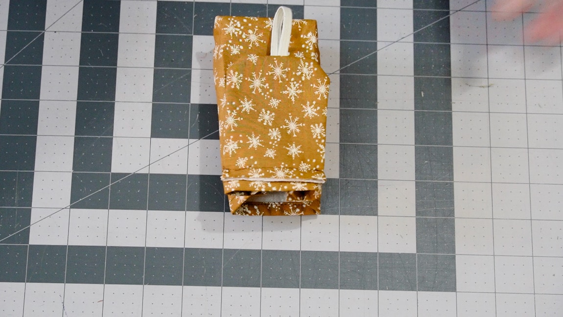 sew the top to the back of the pouch