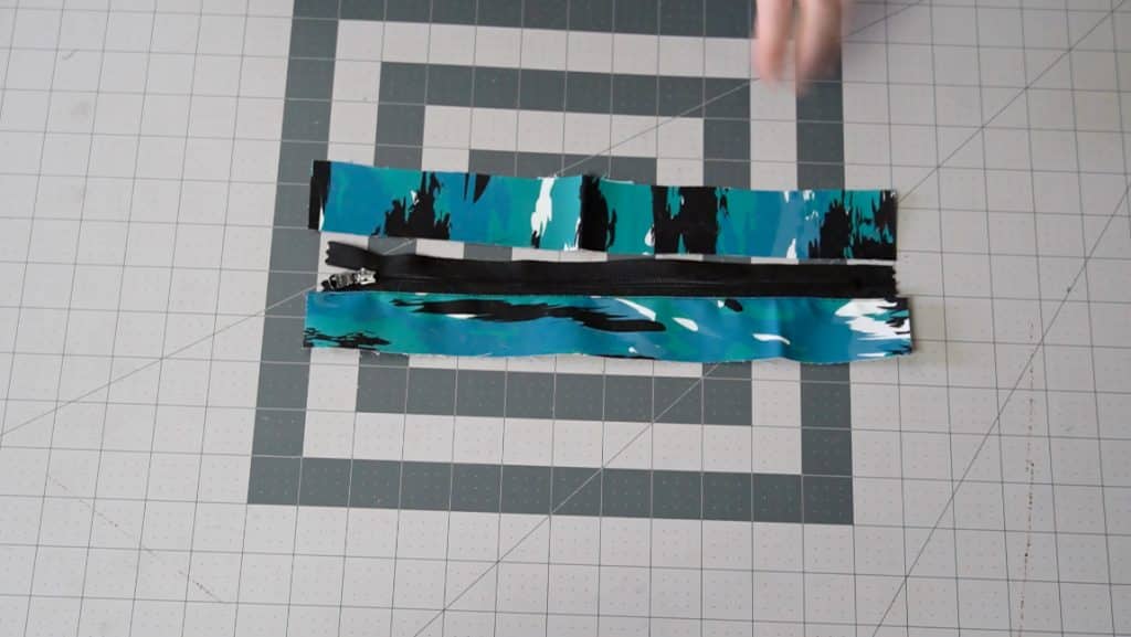 sew zipper to pouch side