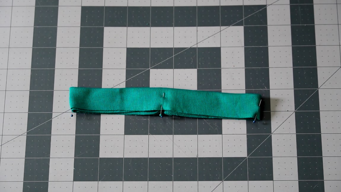 divide the neckband in 4